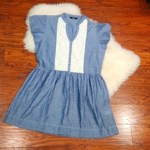Soieblu Dresses & Skirts - Chambray Babydoll Lace Front Dress
